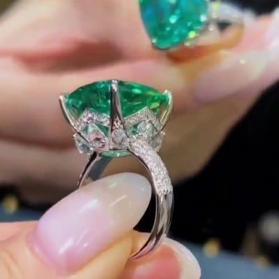 Cushion Cut Emerald Green Art Deco Engagement Ring in 925 Sterling Silver